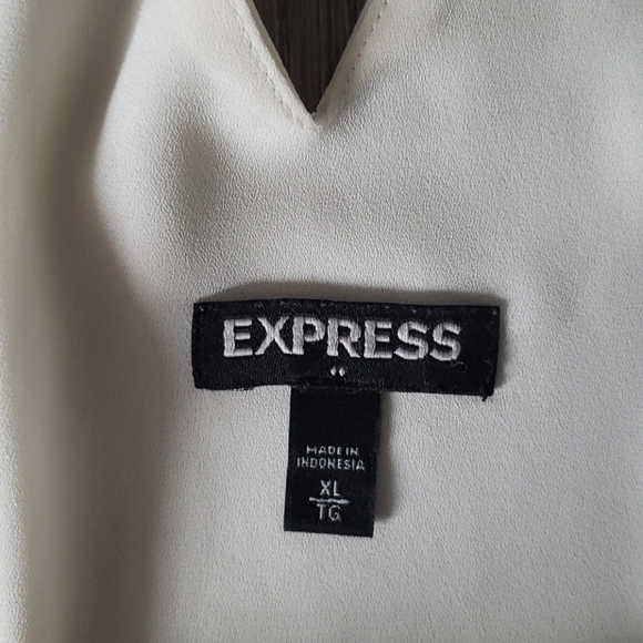 Express flowy blouse - Picture 2 of 4